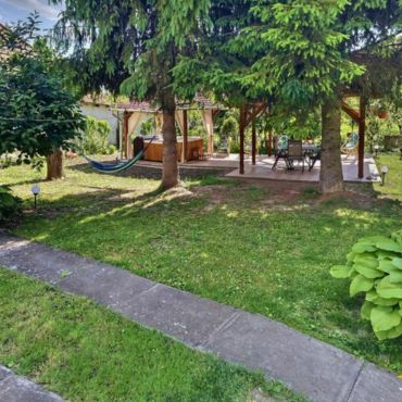 Twin Pines vendégház Csodas-kert.jpg