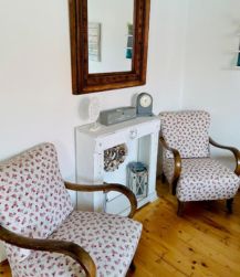Twin-Pines-Apartment-szoba.jpg